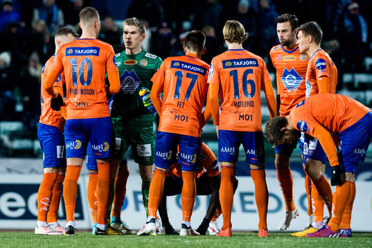 Goalkeeper Andreas Lie and the players of Aalesund