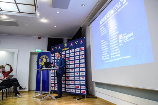 Sveriges förbundskapten Tomas Montén nder en