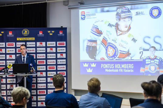 Sveriges förbundskapten Tomas Montén presenterar Pontus
