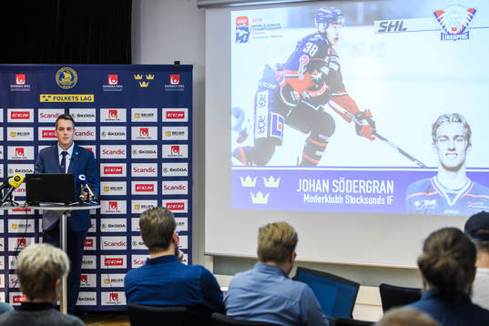 Sveriges förbundskapten Tomas Montén presenterar Johan