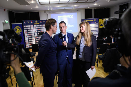 s programledare Jonas Andersson och Marie Lehmann