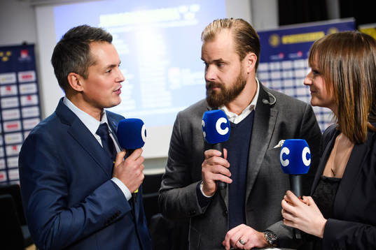 Sveriges förbundskapten Tomas Montén intvjuas av Cmores