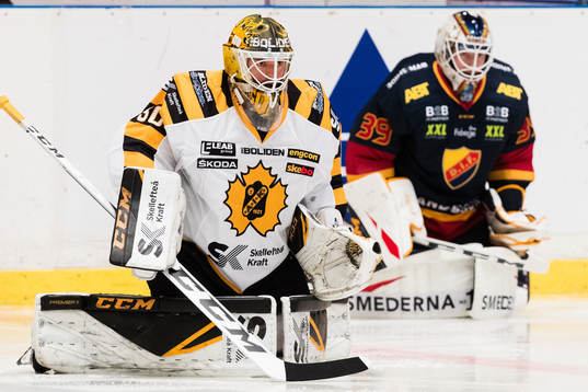 Skellefteås målvakt Gustaf Lindvall och Djurgårdens