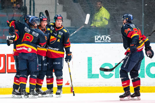 Djurgårdens Rasmus Kahilainen  och Tom Nilsson jublar med