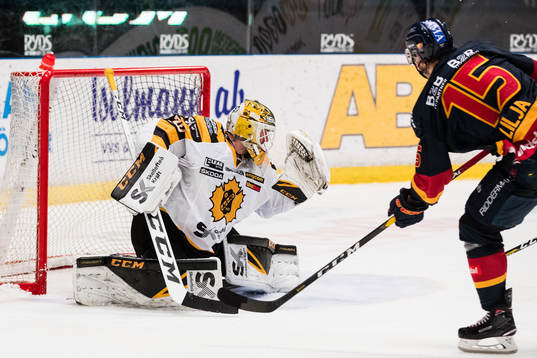 Skellefteås målvakt Gustaf Lindvall släpper in 3-2 på