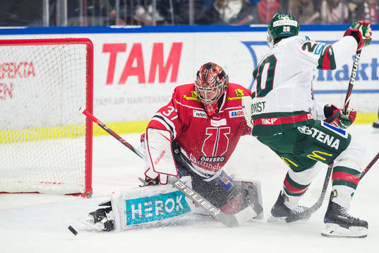 Örebros målvakt Eero Kilpeläinen och Frölundas Joel