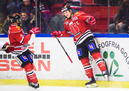 Örebros Jere Sallinen jublar med lagkamrat