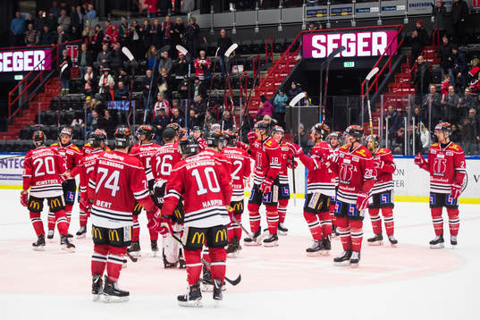 Örebros spelare jublar