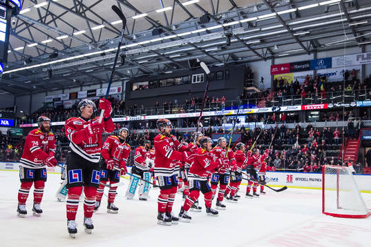 Örebros spelare jublar