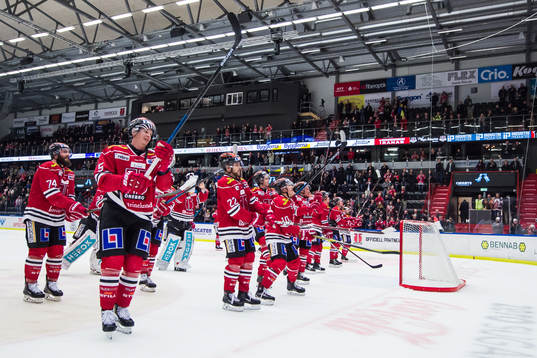 Örebros spelare jublar