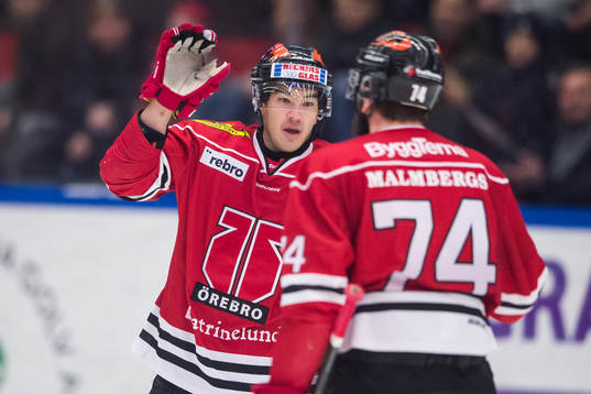 Örebros Shane Harper jublar med lagkamrat Nick Ebert