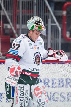 Frölundas målvakt Johan Gustafsson deppar