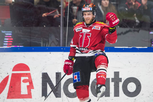 Örebros Tom Wandell jublar