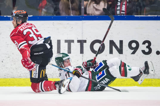 Örebros Jordan Boucher och Frölundas Samuel Fagemo