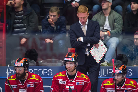 Örebros assisterande tränare Jörgen Jönsson deppar