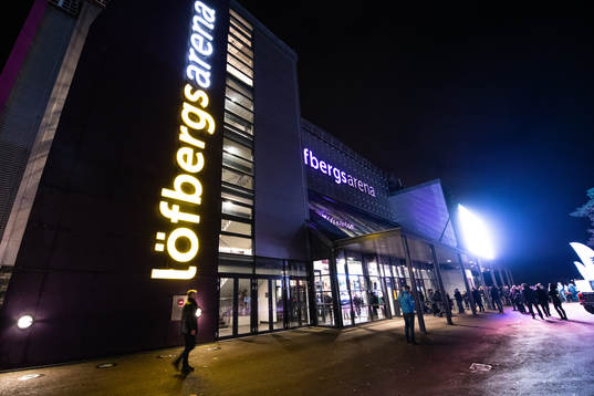Exteriör bild av Löfbergs Arena innan matchstart av