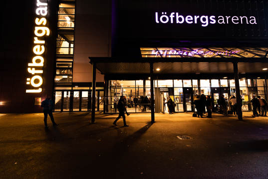 Exteriör bild av Löfbergs Arena innan matchstart av