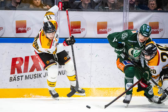 Luleås Petter Emanuelsson och Färjestads Gustav Rydahl