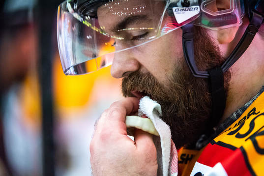 Luleås Jack Connolly håller sig för munnen