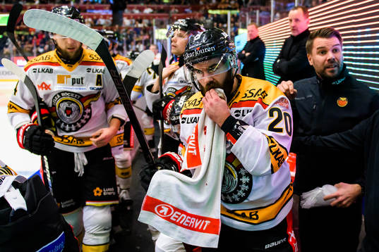 Luleås Jack Connolly blöder