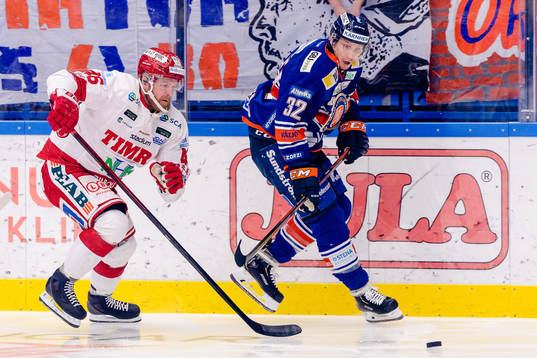 Timrås Janne Jalasvaara jagar Växjös Lauri Tukonen