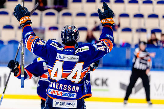 Växjös Peter Andersson jublar