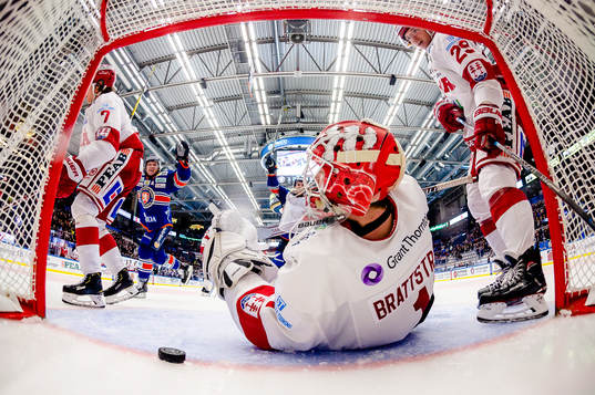 Timrås målvakt Victor Brattström deppar och Växjös