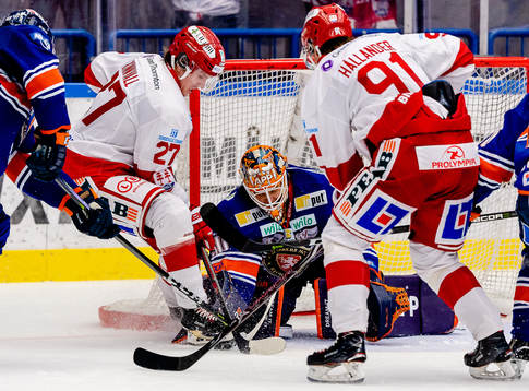 Växjös målvakt Viktor Fasth och Timrås Johannes Kinnvall
