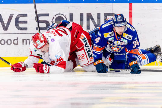 Timrås Morten Madsen och Växjös Niclas Burström ligger