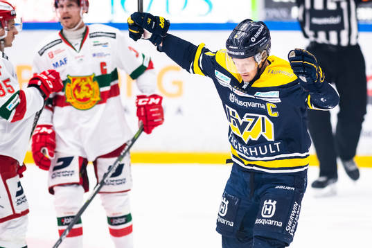 s Simon Önerud jublar