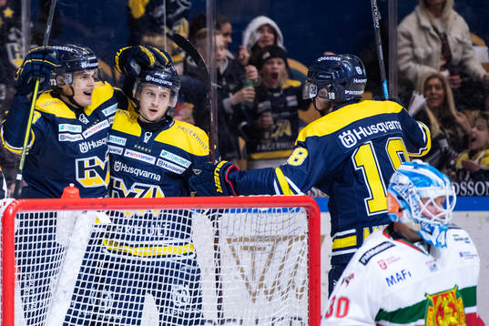s Sebastian Wännström jublar med Christoffer Törngren