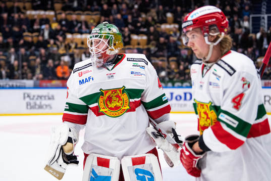 Moras målvakt Isak Wallin och Viktor Amnér deppar