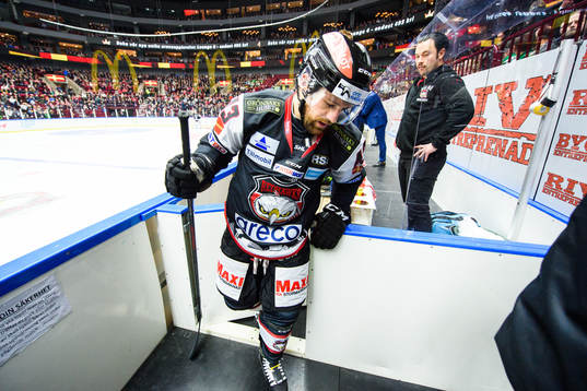Malmö Redhawks Nichlas Hardt  lämnar isen