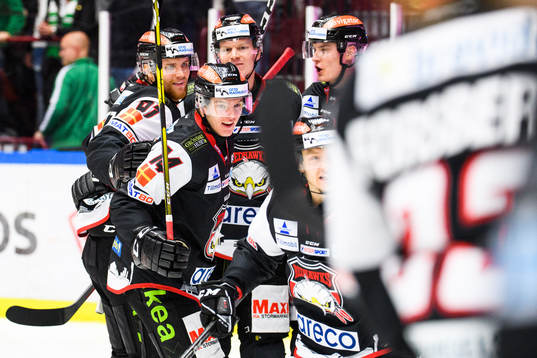 Malmö Redhawks Carl-Johan Lerby och Johan Olofsson jublar