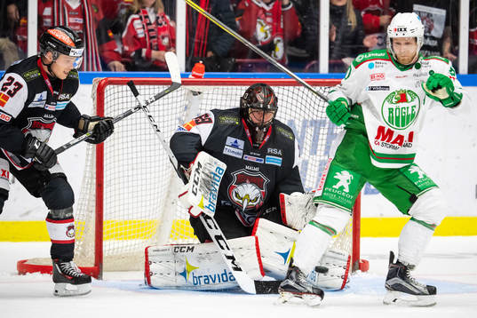 Rögles Ted Brithén oroar framför Malmö Redhawks