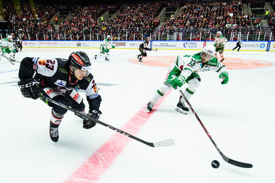 Malmö Redhawks Christoffer Forsberg och Rögles Samuel