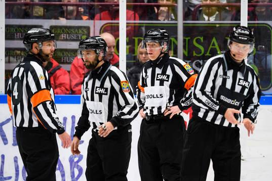 Domare Mikael Holm, Marcus Linde, Anders Jansson och Ludvig