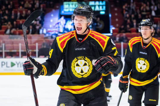 Brynäs Nicklas Danielsson jublar