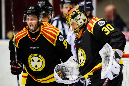 Brynäs Niclas Andersén och målvakt Joacim Eriksson