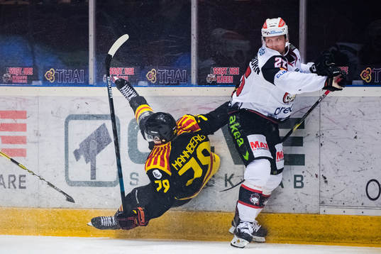 Brynäs Daniel Mannberg och Malmö Redhawks Axel Wemmenborn