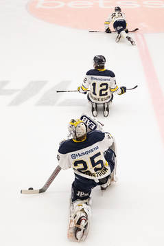 s värmning innan ishockeymatchen i SHL mellan Mora och HV71