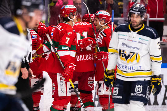 Moras spelare jublar