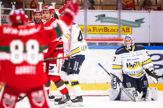 s målvakt Jonas Gunnarsson deppar