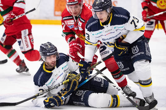 s Markus Lauridsen och HV71:s Sebastian Wännström