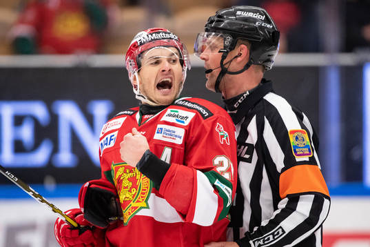 Moras Matt Bailey och domare Mikael Nord