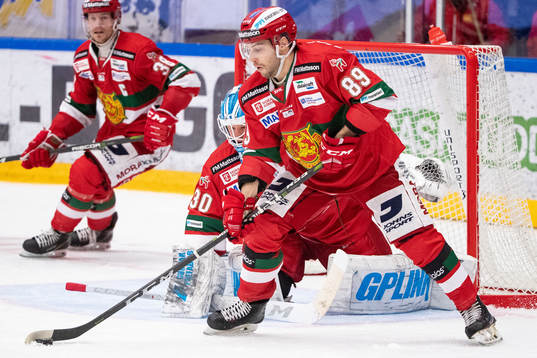 Moras Ryan Johnston och Moras målvakt Janne Juvonen