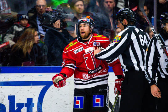 Örebros Tylor Spink reagerar