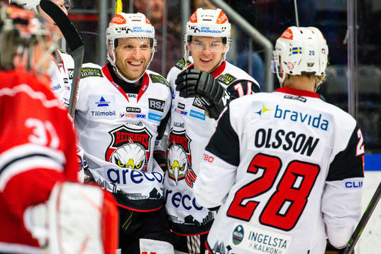 Malmö Redhawks Frederik Storm jublar med lagkamrater