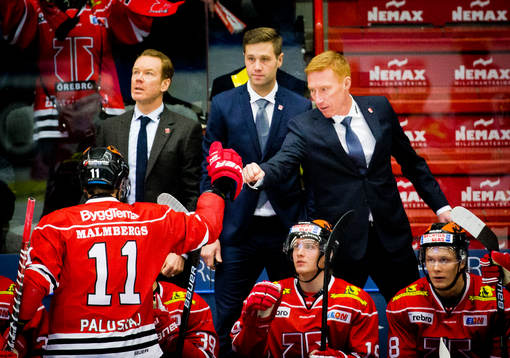 Örebros Aaron Palushaj gör 1-2 och jublar med tränare