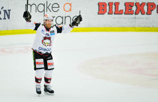 Malmö Redhawks Jens Olsson jublar vid 1-3 målet